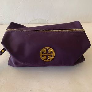 TORY BURCH NEW purple cosmetic purse  in perfect condition without tag